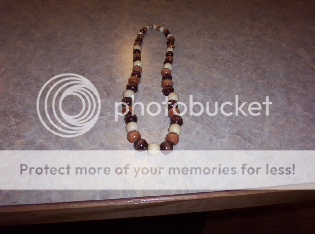 000_0987.jpg Wooden beads picture by spark56_photo