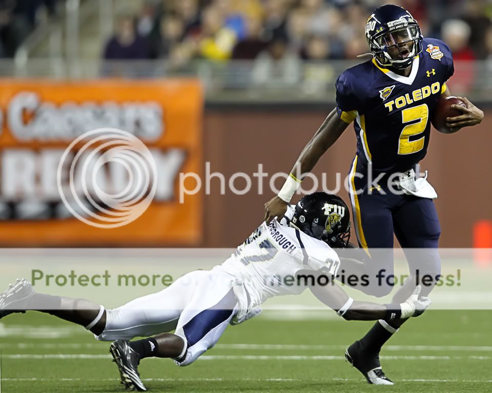 IMAGE: http://i321.photobucket.com/albums/nn395/TTurrill/2010%20Little%20Caesars%20Pizza%20Bowl/TURR7104.jpg