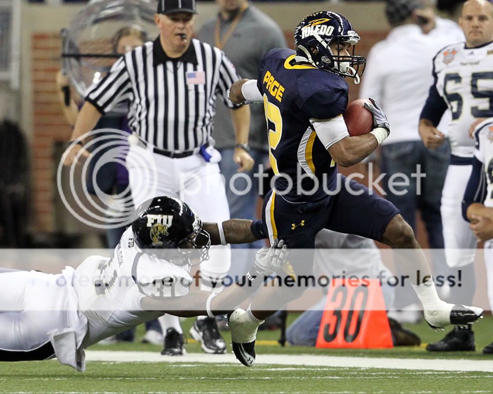 IMAGE: http://i321.photobucket.com/albums/nn395/TTurrill/2010%20Little%20Caesars%20Pizza%20Bowl/TURR7141.jpg