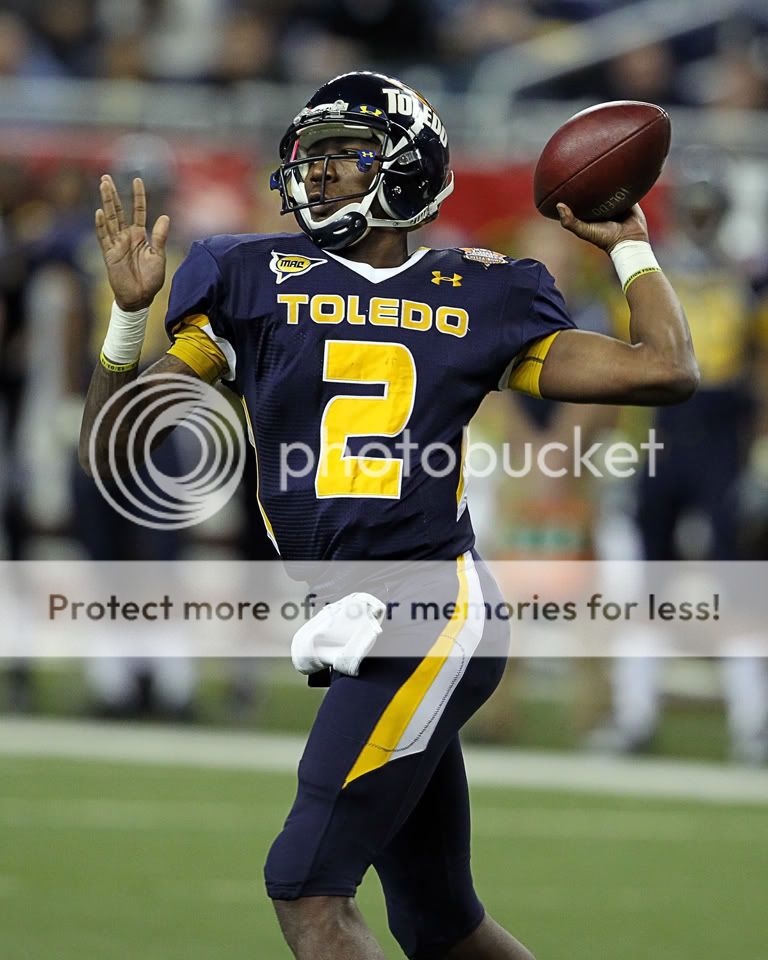 IMAGE: http://i321.photobucket.com/albums/nn395/TTurrill/2010%20Little%20Caesars%20Pizza%20Bowl/TURR7791.jpg