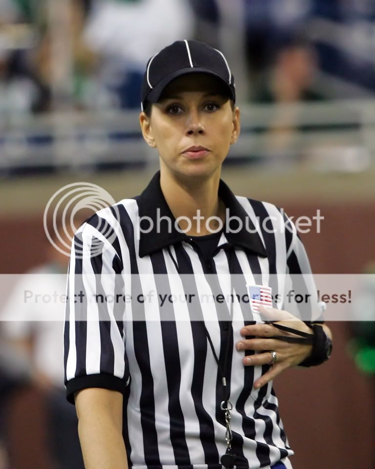 IMAGE: http://i321.photobucket.com/albums/nn395/TTurrill/Pizza%20Pizza%20Bowl%20Ford%20Field%2012-26-2009/GZ6A0061.jpg