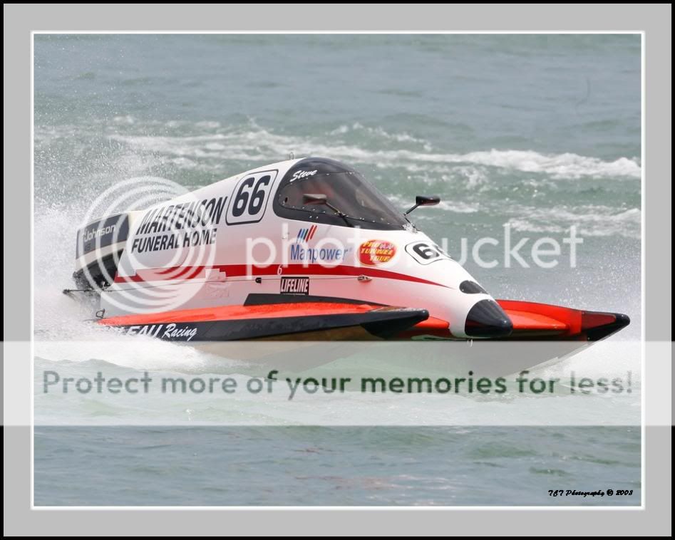 IMAGE: http://i321.photobucket.com/albums/nn395/TTurrill/Roar%20on%20the%20River%202008/TCTSST45class-66-2.jpg?t=1216863448