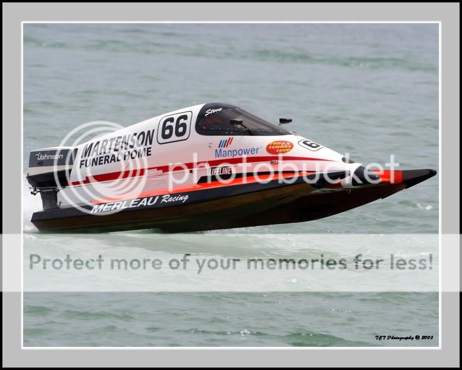 IMAGE: http://i321.photobucket.com/albums/nn395/TTurrill/Roar%20on%20the%20River%202008/TCTSST45class-66-3.jpg?t=1216863467