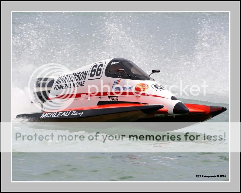 IMAGE: http://i321.photobucket.com/albums/nn395/TTurrill/Roar%20on%20the%20River%202008/TCTSST45class-66-5.jpg?t=1216863500