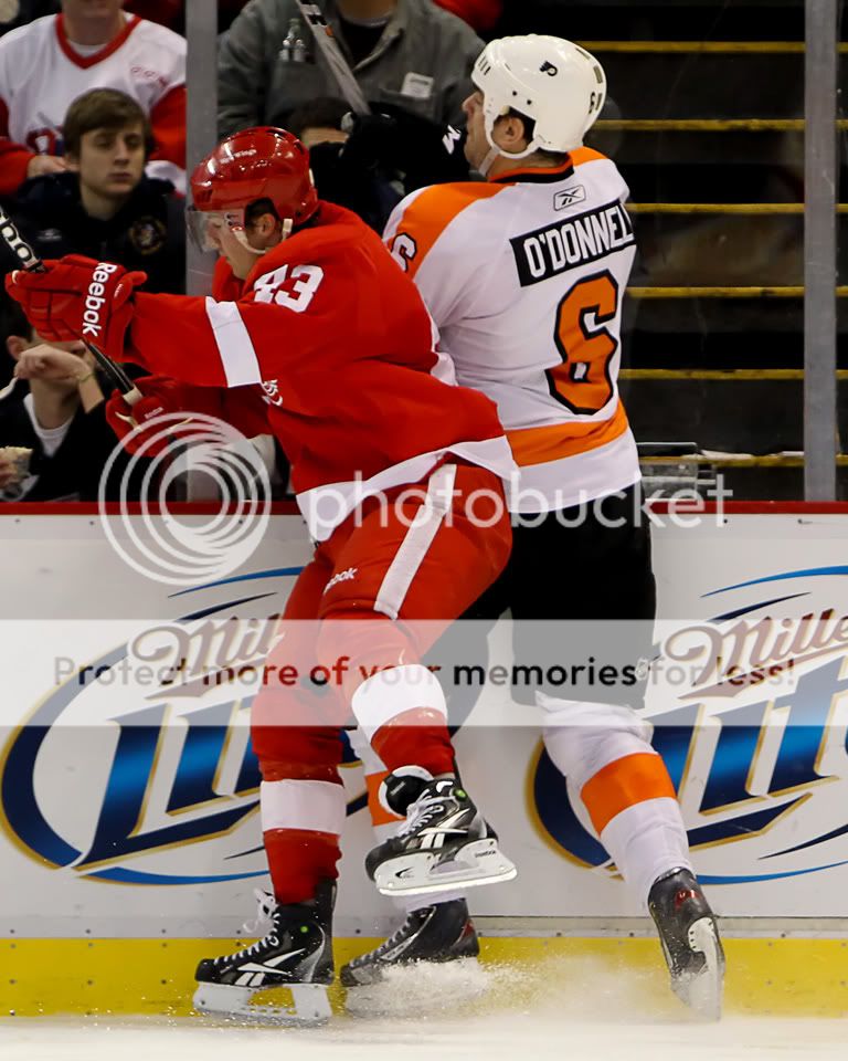 IMAGE: http://i321.photobucket.com/albums/nn395/TTurrill/Wings%20vs%20Flyers/TURR0354.jpg